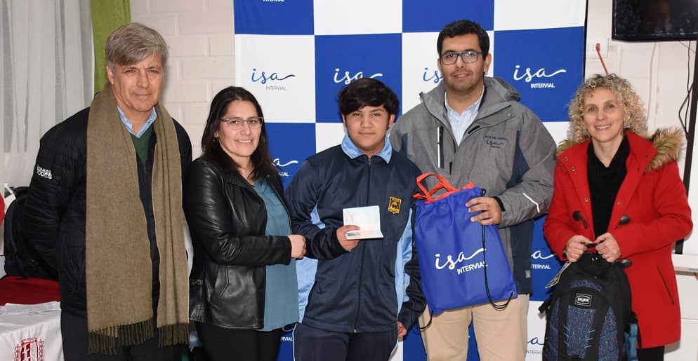 Alumnos de la Escuela Casa Blanca recibieron sus pasaportes para viajar a Islandia