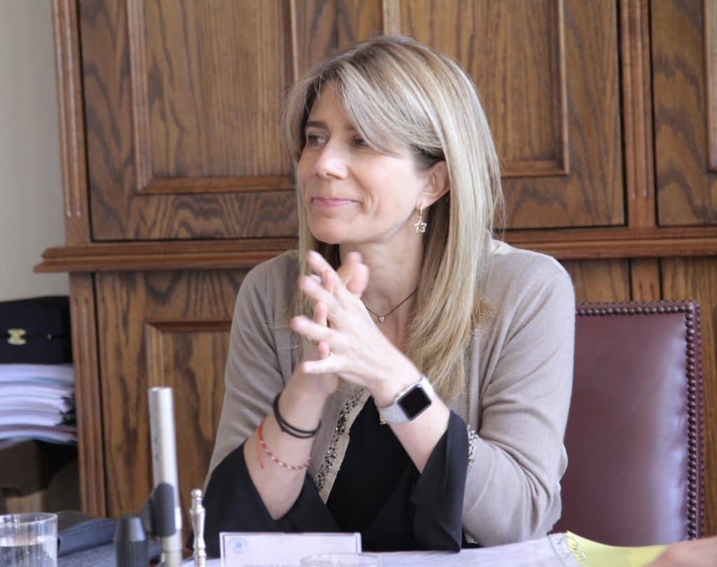 Senadora Ximena Rincón pidió al gobierno terminar concesión con ESSAL por contaminación de agua en Osorno