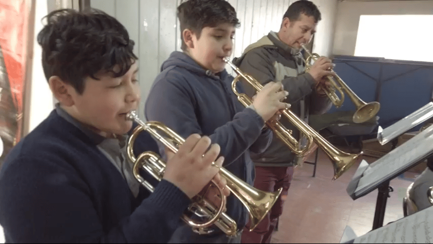 Orquesta infantil de Pichingal recibió instrumentos donados por la Municipalidad de Molina