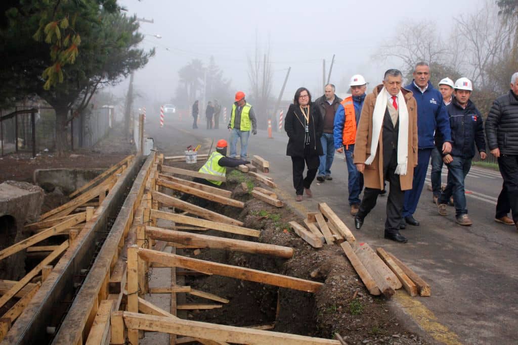 Autoridades visitaron avances de obras viales en sector El Llano de Rauco