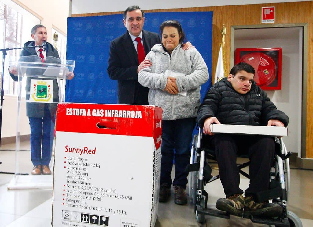 Municipalidad de Curicó entregó ayudas técnicas a personas en condición de discapacidad