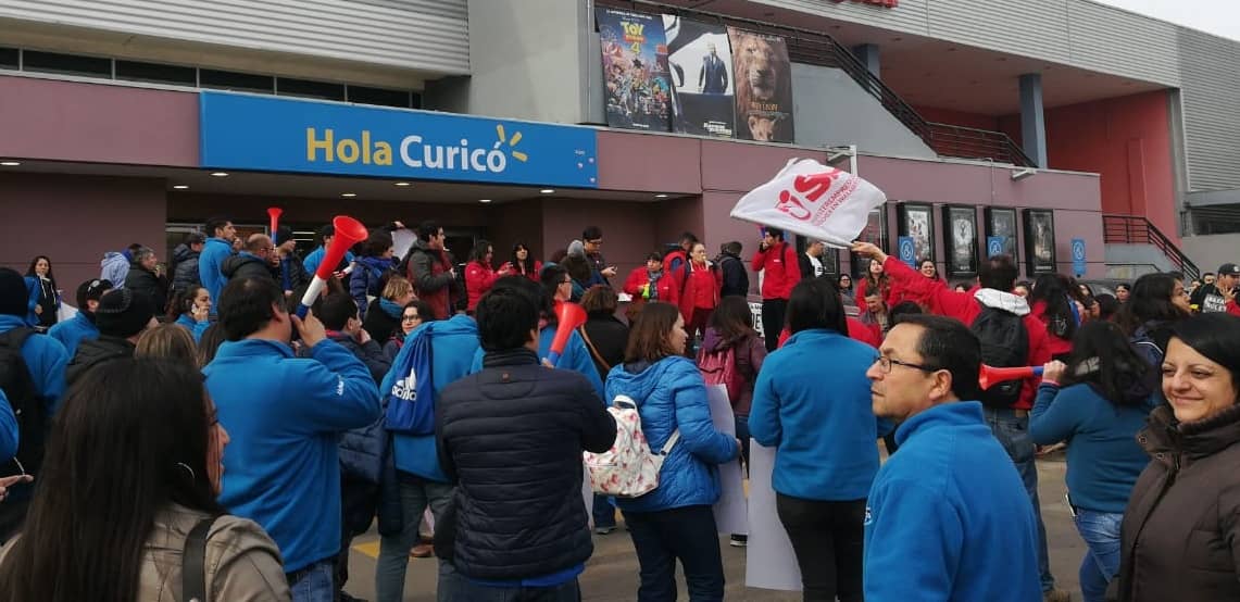 Trabajadores de Walmart iniciaron huelga a nivel nacional