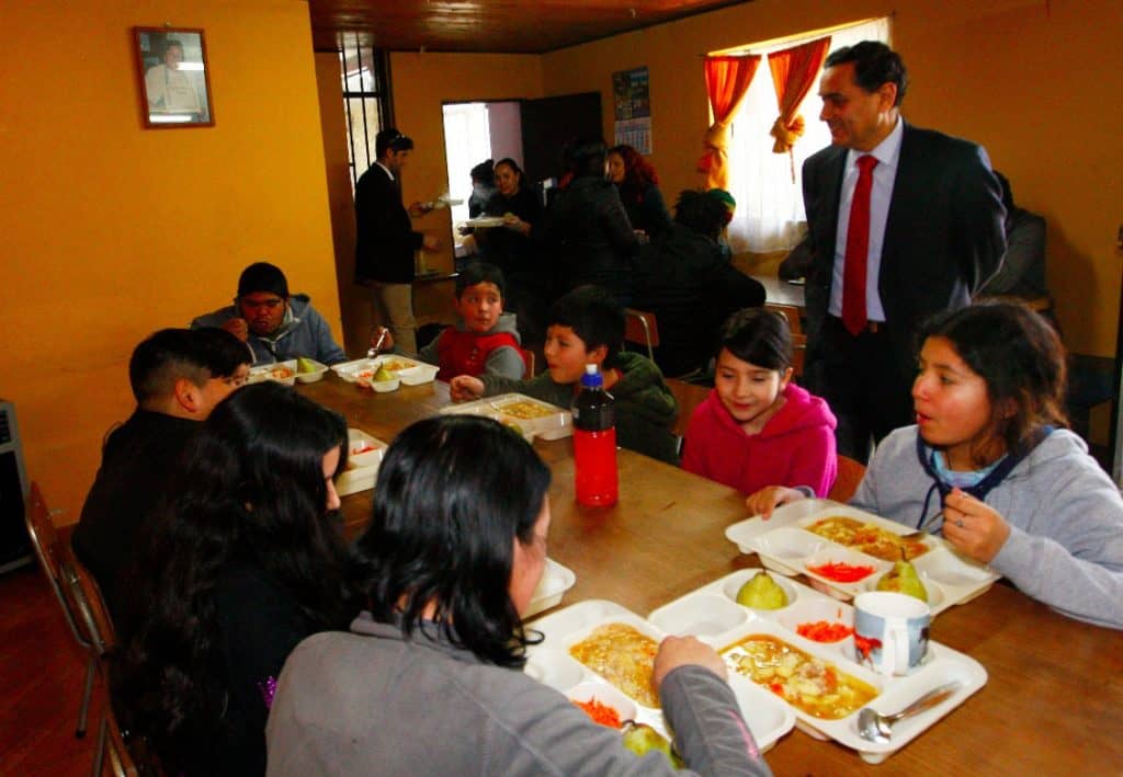 Municipalidad de Curicó y juntas de vecinos instalaron comedores de invierno