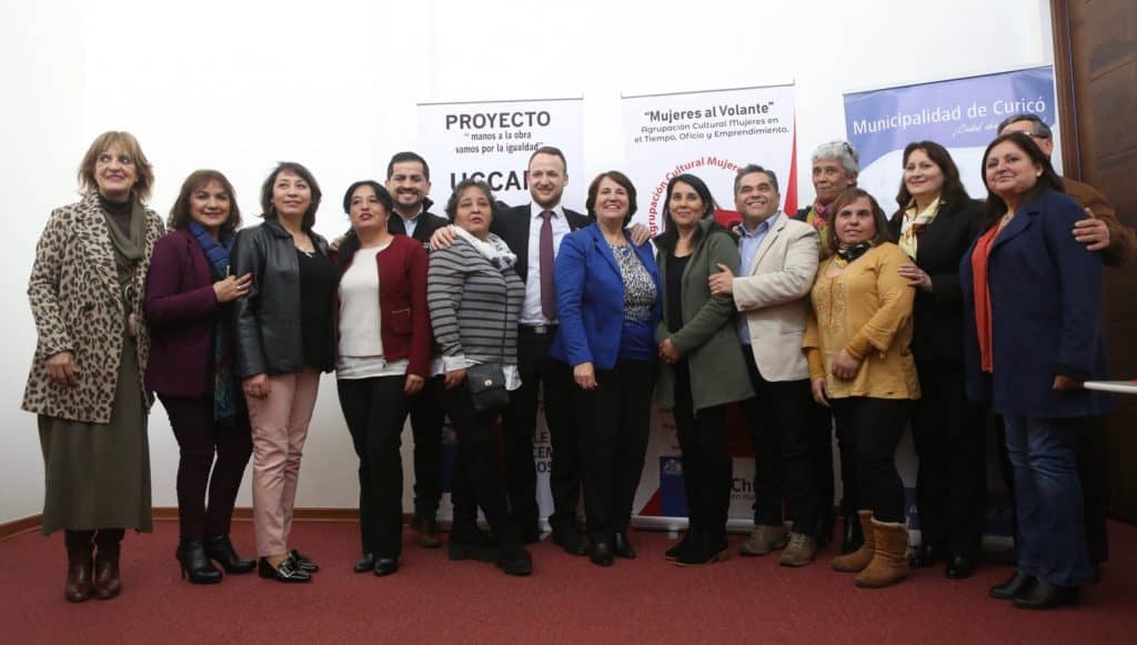 Proyecto “Mujeres al volante” capacitará en manejo de vehículos clase B a emprendedoras de Curicó