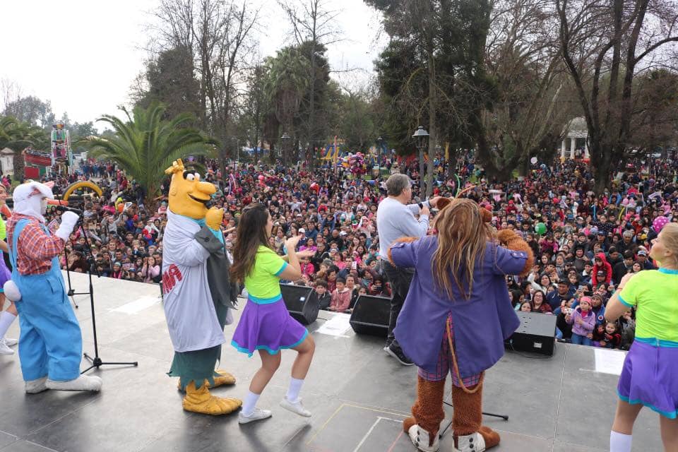 Más de tres mil personas celebraron el Día del Niño en la Plaza de Armas de Teno