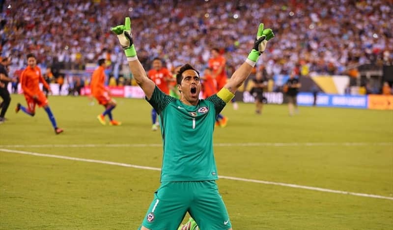 El capitán está de vuelta: Claudio Bravo regresa a La Roja tras 21 meses