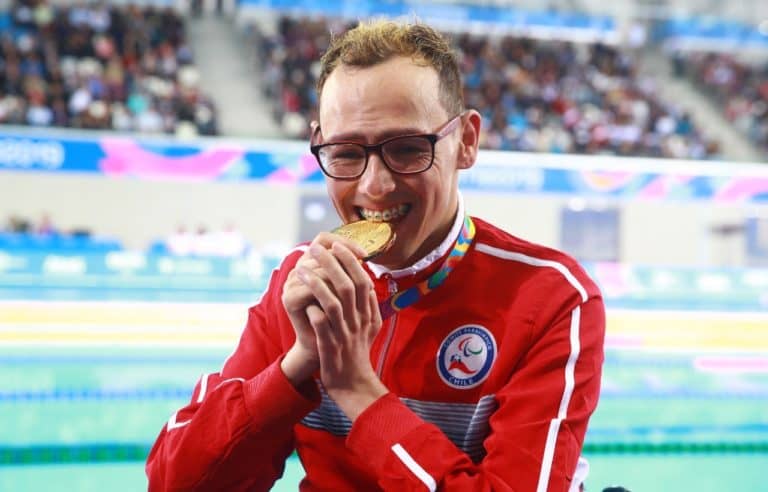 Parapanamericanos: Alberto Abarza brilla en natación y le da el noveno oro a Chile