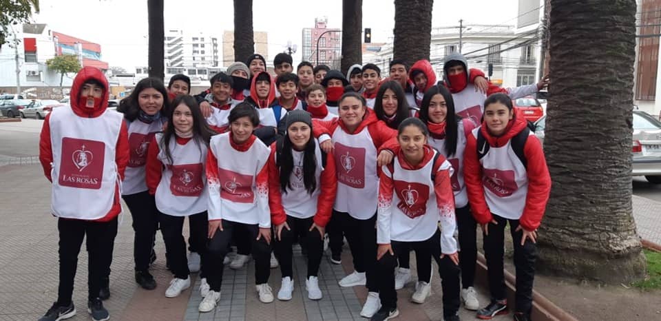 Curicó Unido Femenino recorre las calles apoyando campaña de “Fundación Las Rosas”