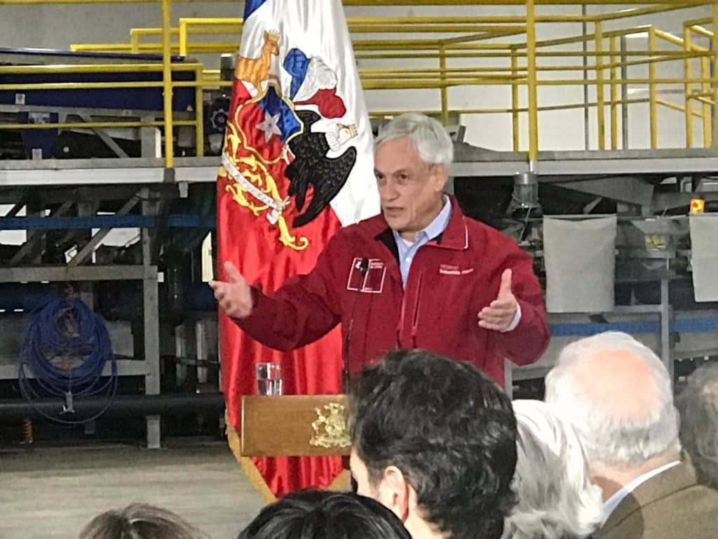 Fuerte temblor interrumpió discurso de Presidente Piñera en Teno