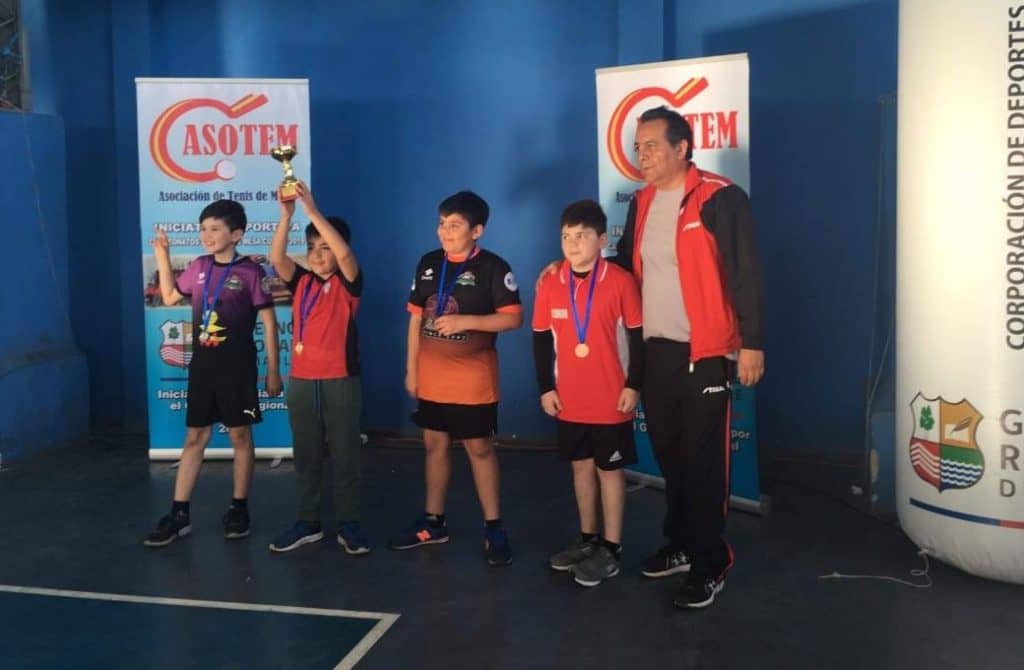 Jóvenes se lucieron en el Open de Tenis de Mesa realizado en Curicó