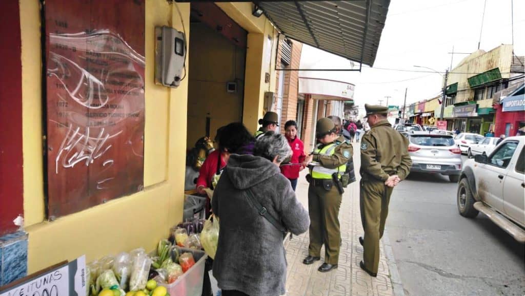 Carabineros de Molina anunció mayor control a comercio ambulante