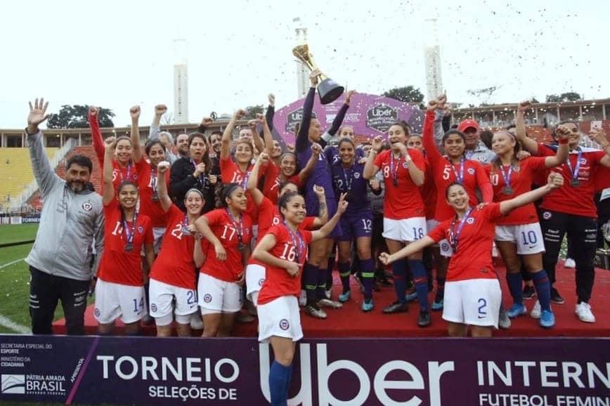 La Roja vence por primera vez a Brasil en casa y se queda con el título