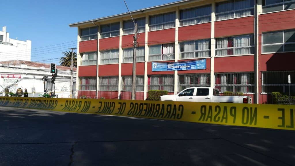 Falso aviso de bomba obligó a evacuar el Liceo Fernando Lazcano de Curicó
