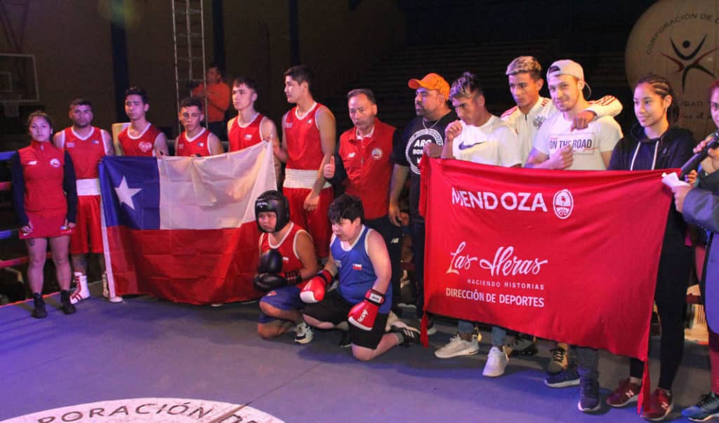 Púgiles de la Escuela “Daniel Canales” alzaron la “Copa Curicó” de boxeo