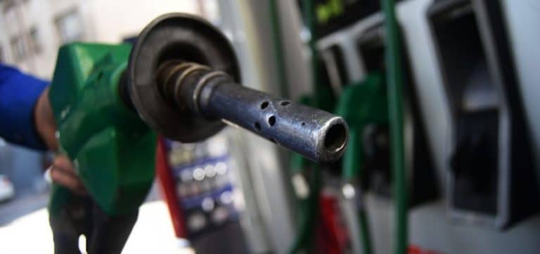 Precio de las bencinas volvió a subir desde este jueves