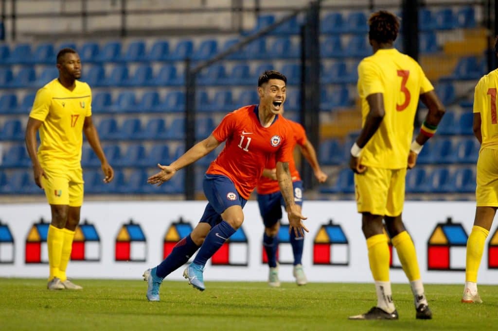Chile gana pero no convence en España