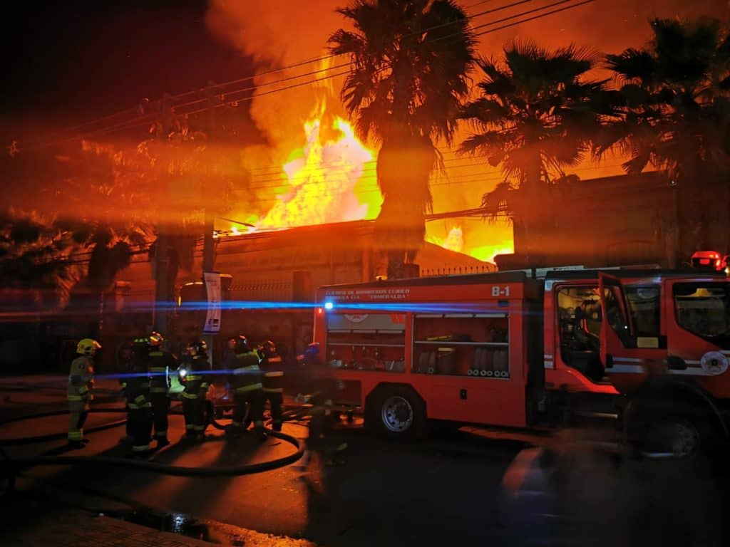 Incendio afectó a la Escuela Balmaceda de Curicó