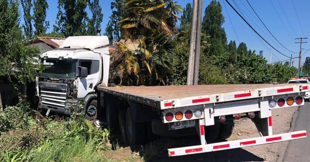 Camión chocó con una casa en Romeral