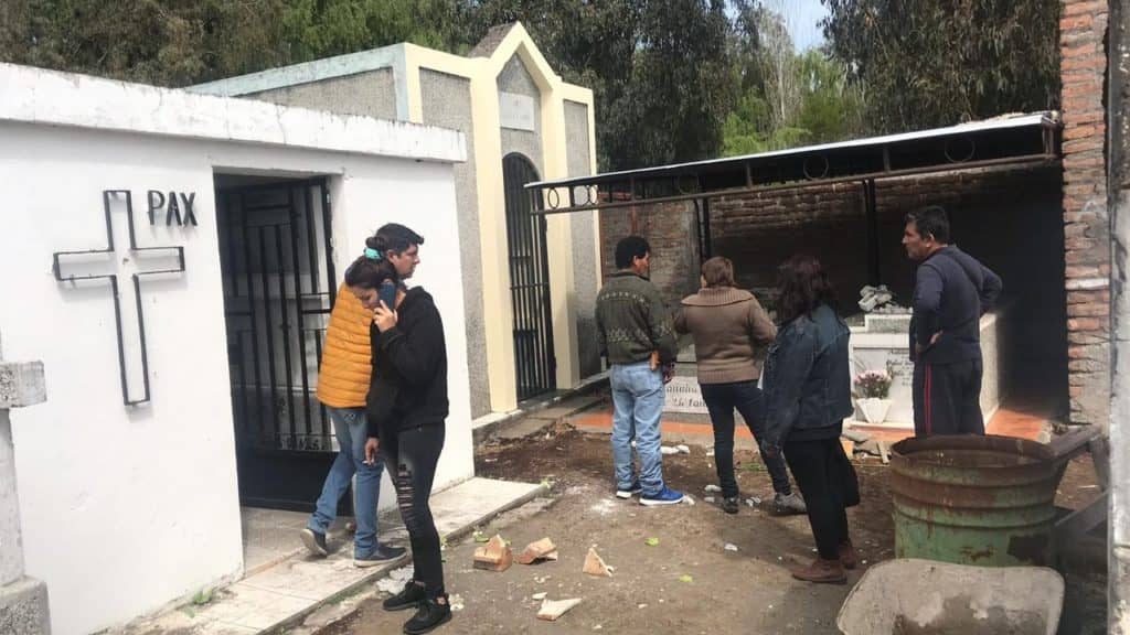 Indignación en Sagrada Familia por destrozos en Cementerio Parroquial