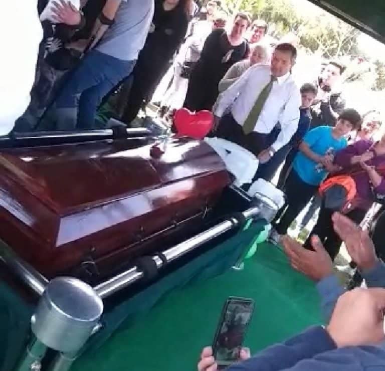 Realizan funeral de transportista que murió de un paro cardíaco al sur de Curicó