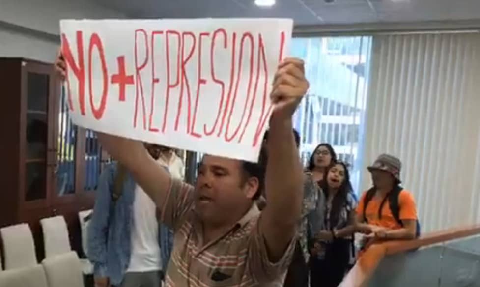 Manifestantes interrumpieron sesión del Consejo Regional del Maule