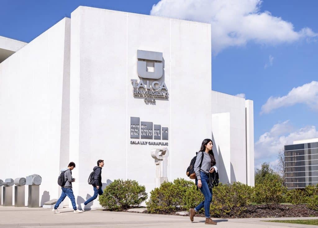 Universidad de Talca anunció sueldo mínimo de $500 mil y reducción de remuneraciones para altos cargos