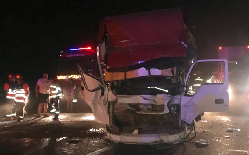 Chofer en estado grave tras colisión de camiones en Lontué