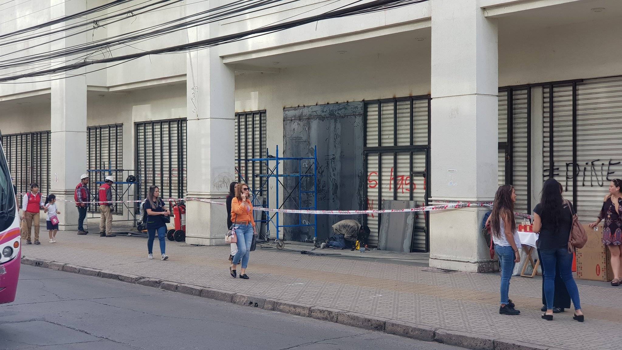 Bomberos advierte sobre los riesgos de los “blindajes antisaqueos” en Curicó