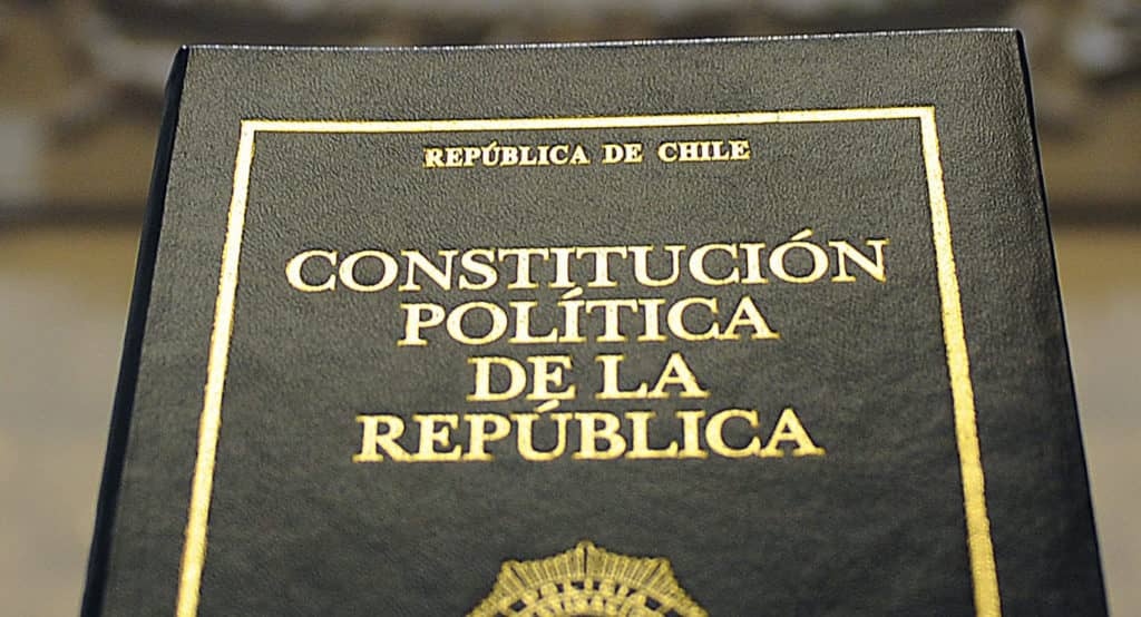 Autoridades y dirigentes de Curicó opinaron sobre cambios a la Constitución