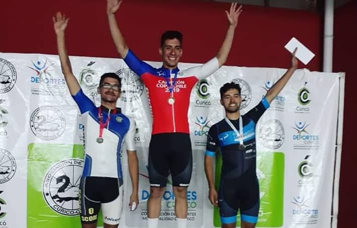 Curicanos destacan en la Copa Chile de Ciclismo realizada en el velódromo local