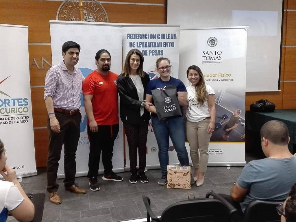 María Fernanda Valdés realizó charla deportiva en Curicó