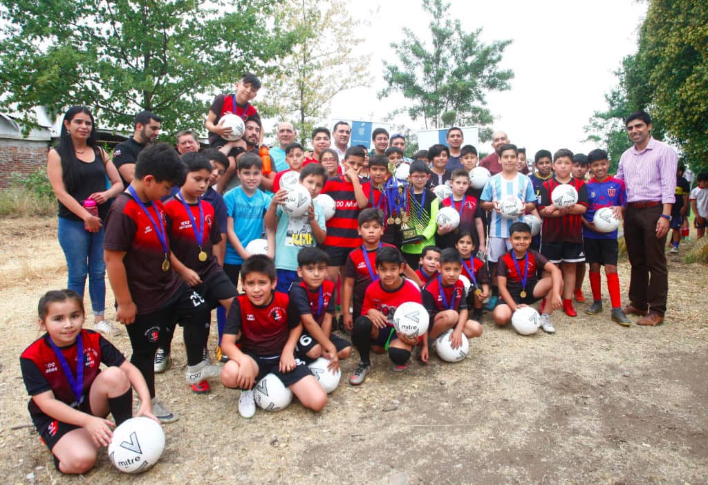 21 de Mayo recibió implementación deportiva para promocionar la salud