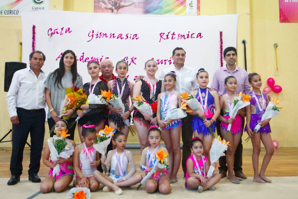 Niñas y jóvenes se lucieron en la "Gala de Gimnasia Rítmica" de la Academia GR Curicó