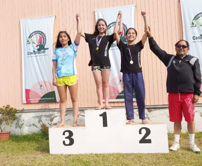 Deportistas maulinos recibieron varias medallas en Torneo Formativo de Natación