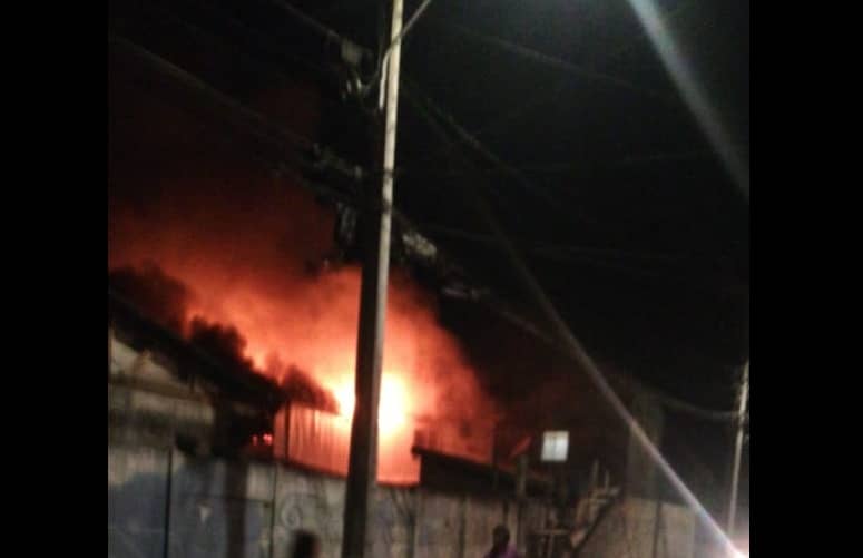 Incendio en sector Aguas Negras de Curicó resultó con dos casas destruidas