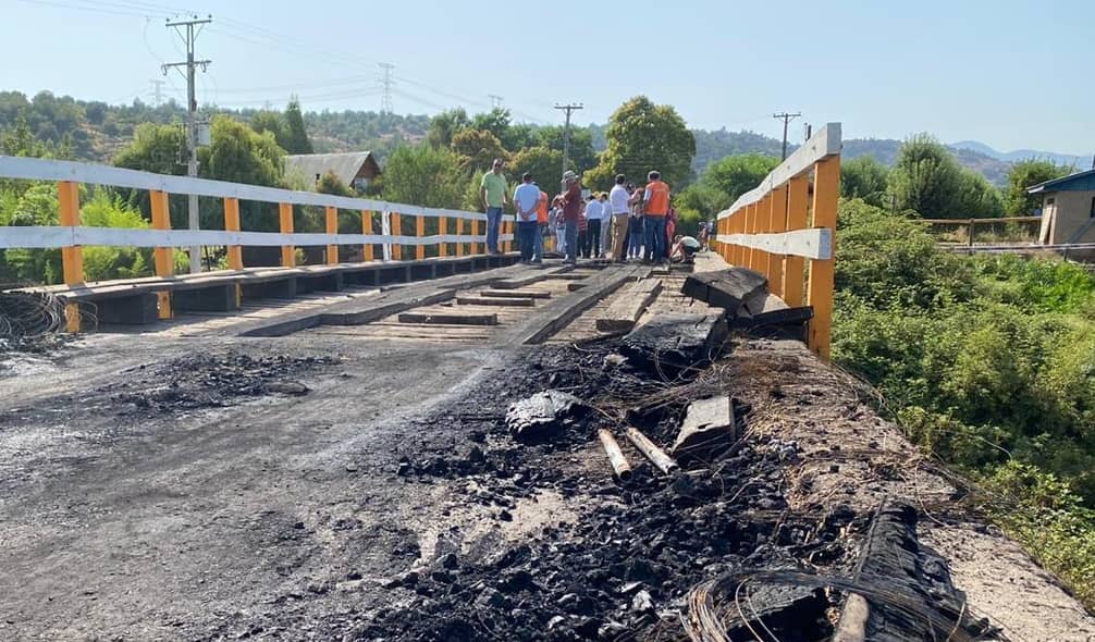 Autoridades respondieron a protesta con barricada de vecinos de El Peumal por mal estado de puente