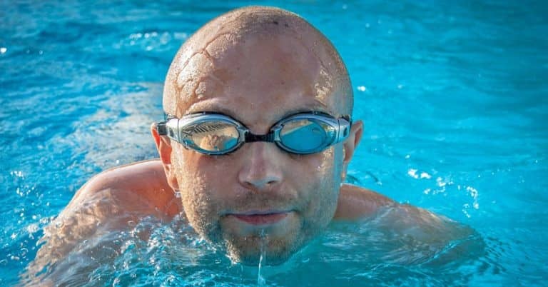 Doctor indica cómo prevenir la conjuntivitis al nadar en playas, ríos y piscinas