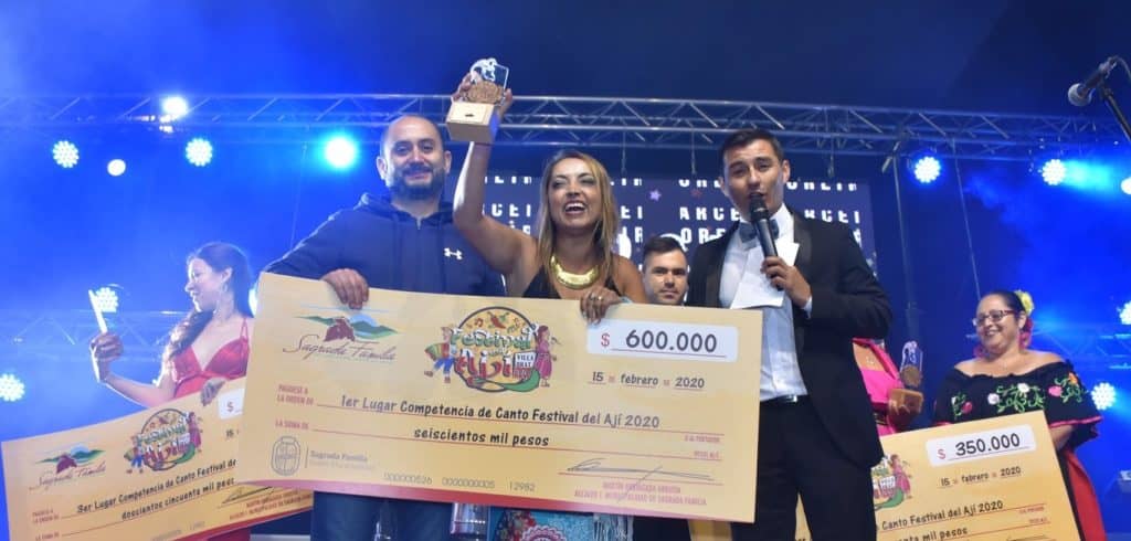 Villa Prat celebró el Festival del Ají con shows en vivo y competencia de cantantes