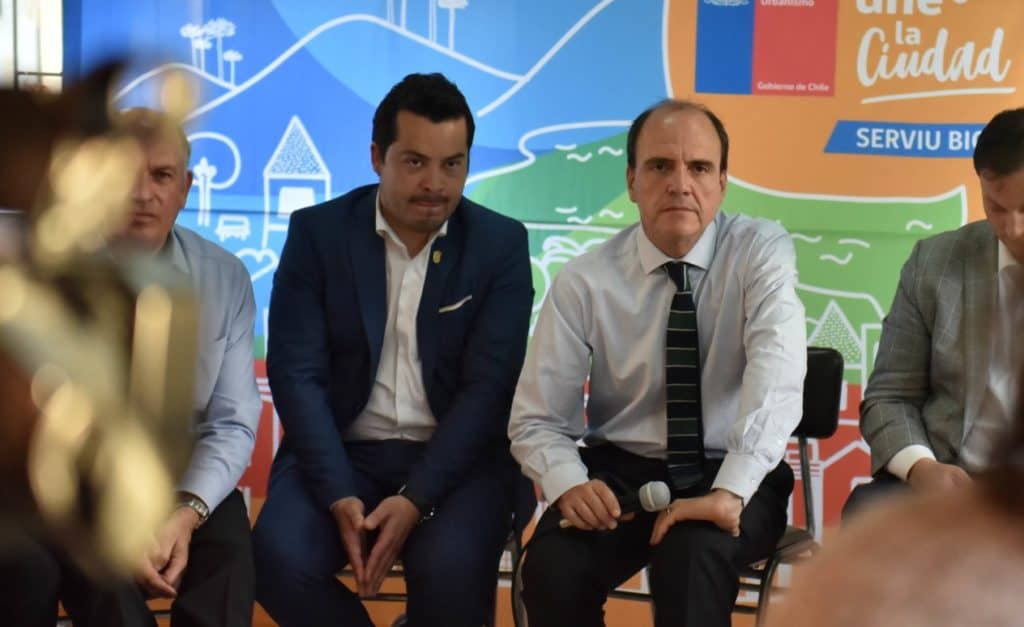 "No hay casas de 1.400 UF": Increpan a ministro Monckeberg por altos valores de las viviendas