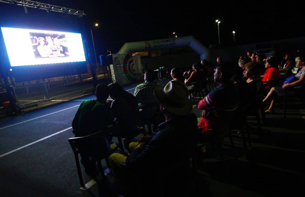 Mall Curicó realizará Autocinema para celebrar Día de los Enamorados