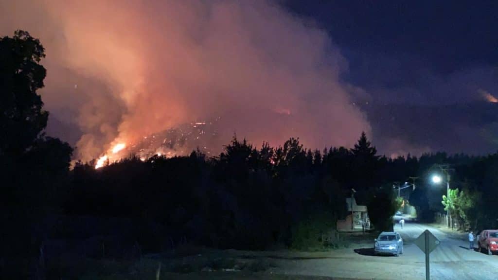 Amplían cobertura de Alerta Roja para las comunas de Curicó y Molina por incendio forestal