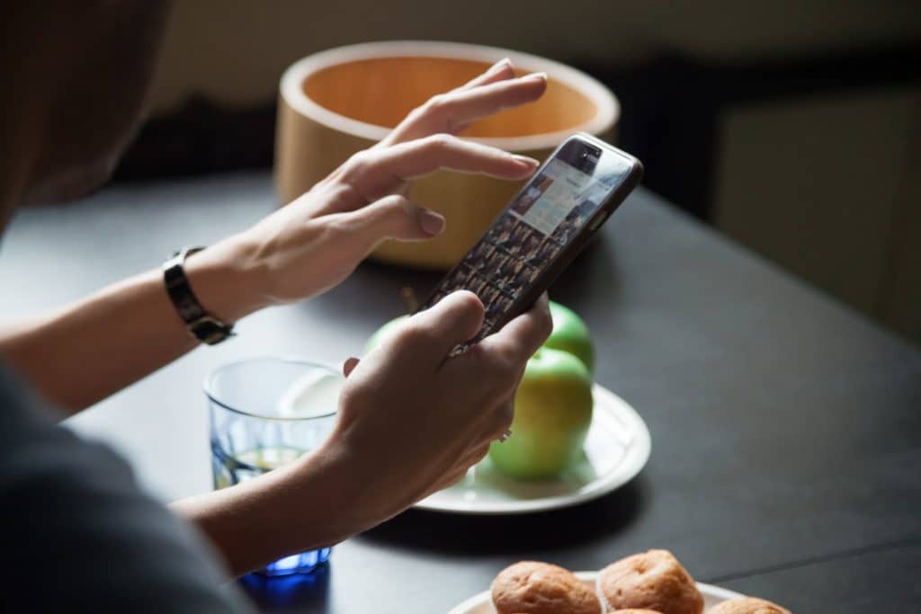 Por qué nos cuesta tanto ordenar y borrar las fotos del teléfono