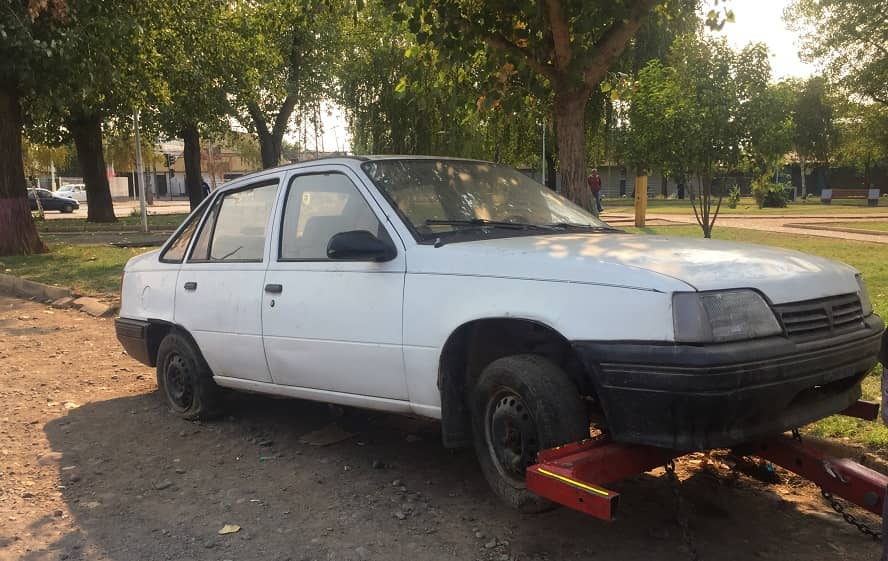 Seguridad Pública de Curicó continúa retirando vehículos abandonados en las calles