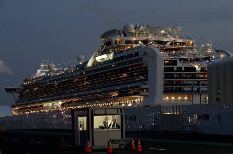 Termina curentena por coronavirus: Pasajeros salen del crucero "Diamond Princess" atracado en Japón