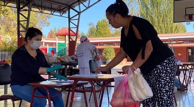 Junaeb y municipio tenino entregaron canastas a más de dos mil estudiantes