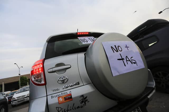 Detienen a vocero "NO+TAG" tras ser sorprendido con permiso de circulación falso