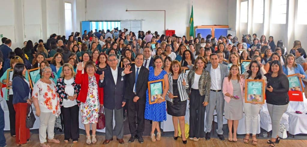 Municipio y Daem de Curicó homenajearon a más de 50 mujeres destacadas en la comuna