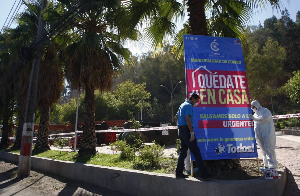 Municipalidad de Curicó cerró accesos a plazas y parques de la comuna