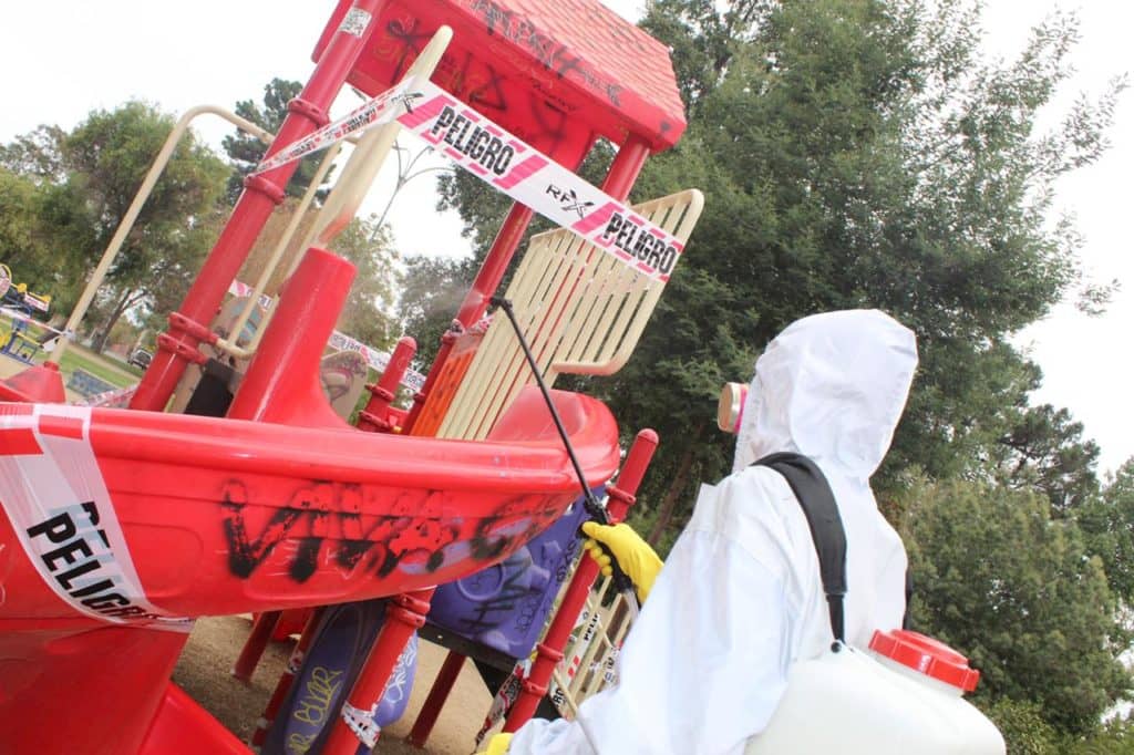Municipio continúa sanitización de espacios públicos en Curicó