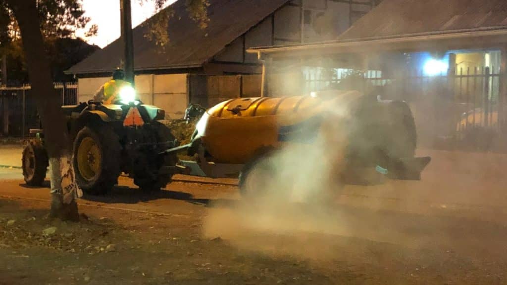 Equipo de Emergencia de Romeral realiza sanitización en barrios de la comuna